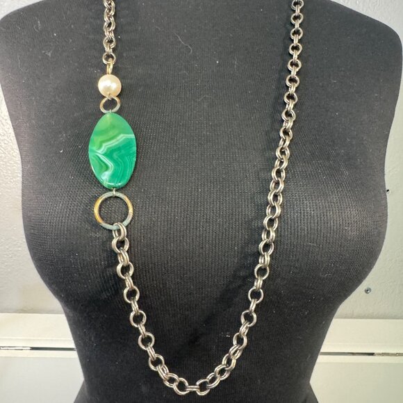 Vintage Silver Tone Chain Necklace Green Pendant & Pearl Accent With Clasp - Picture 2 of 5